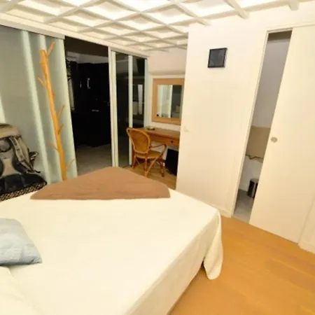 Magnificent Design Apt In The Heart Of Antibes アパート アンティーブ