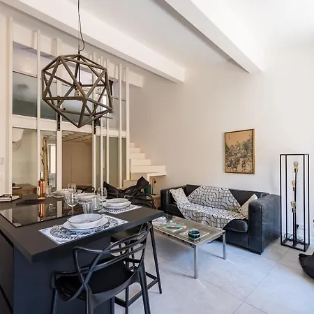 Magnificent Design Apt In The Heart Of Antibes