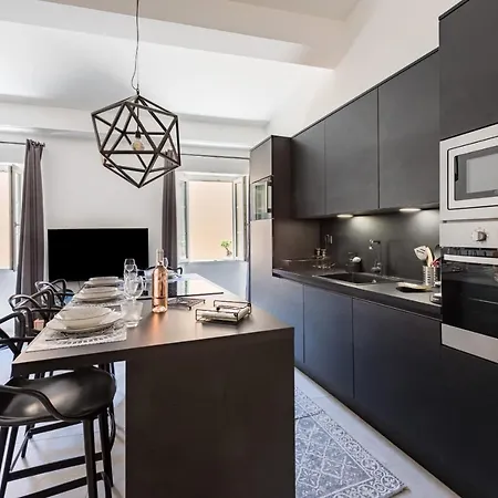 Magnificent Design Apt In The Heart Of Antibes